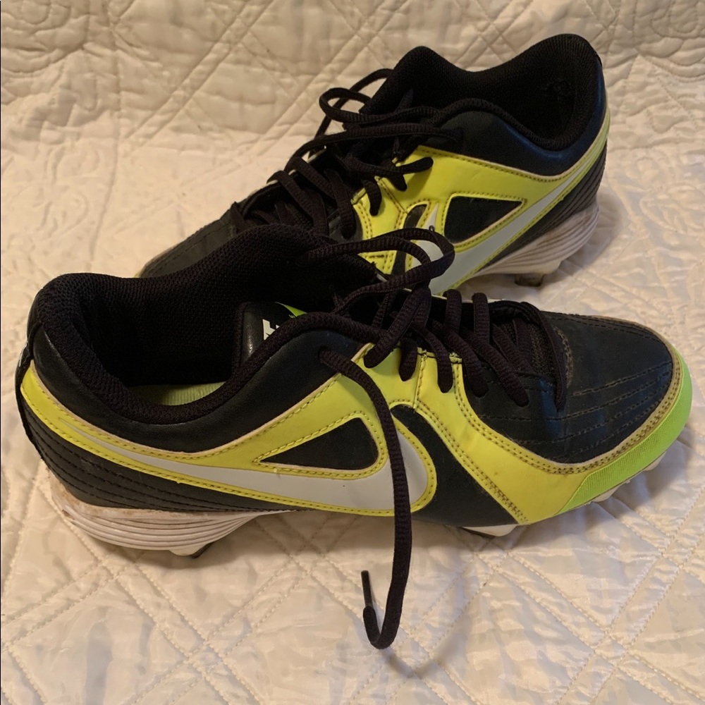 🍁 Nike softball cleats